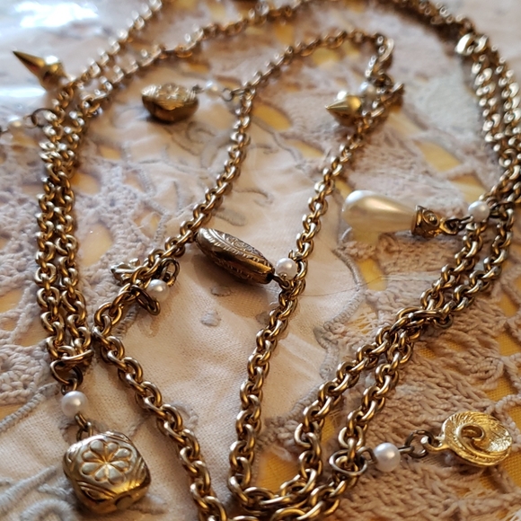 Long necklace with hanging charms - Picture 2 of 3